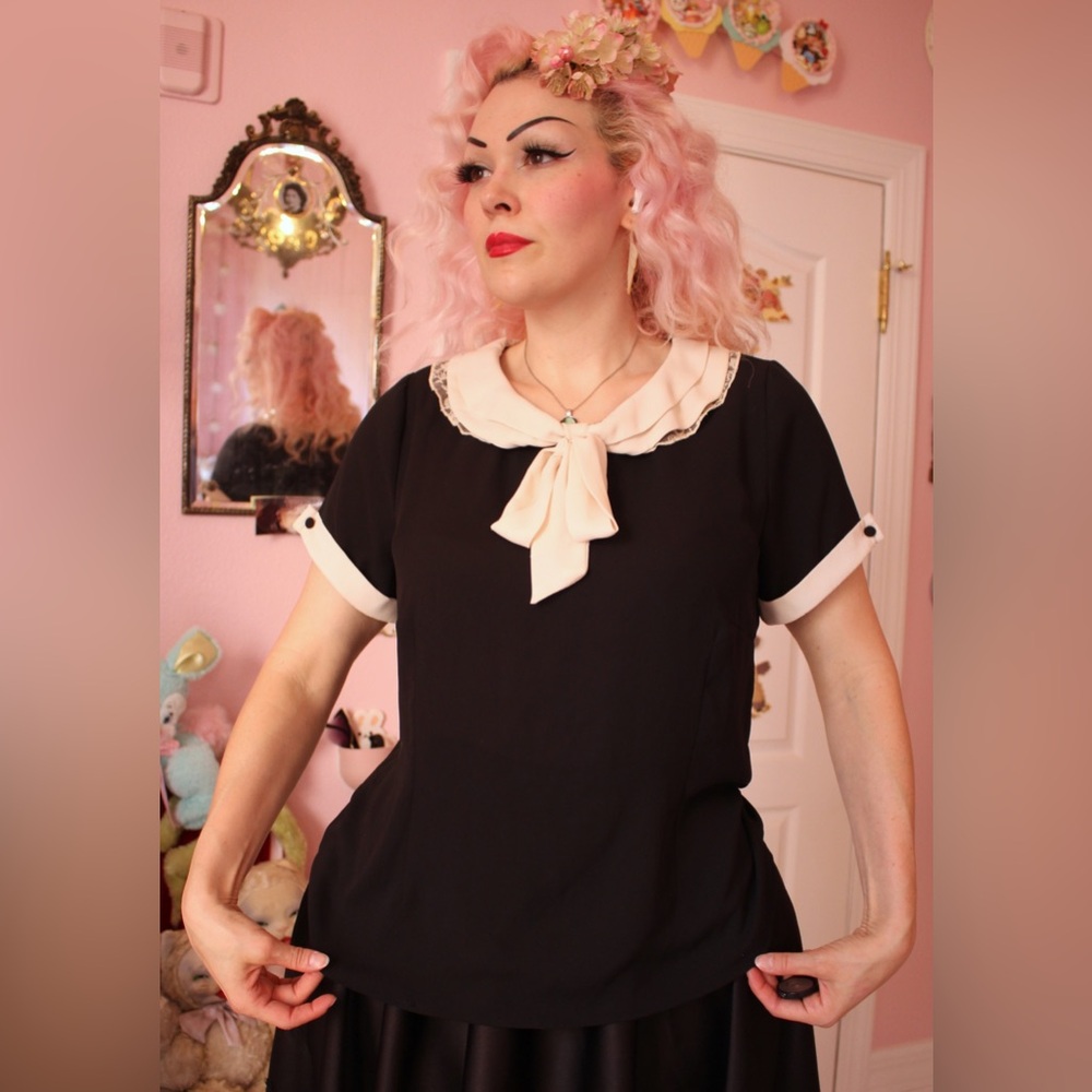 Unique Vintage Peter Pan Collar Sailor and Tie Front